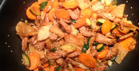 Соба с индейкой «Пять специй» и овощами