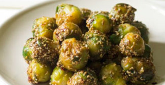 Брюссельская капуста с кунжутом и соевым соусом