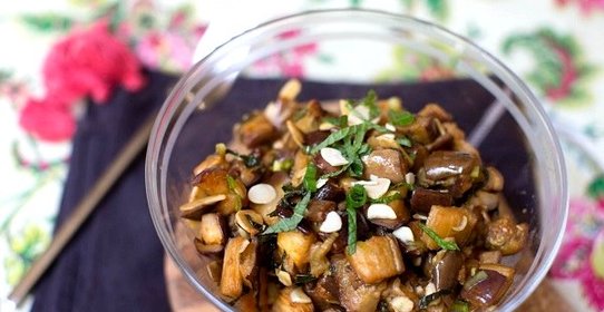 Салат из запеченных баклажанов