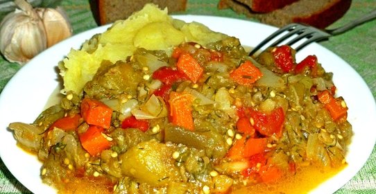 Соте из баклажанов и перца с помидорами