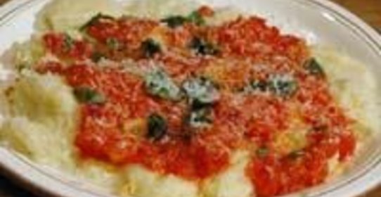 Картофельные ньокки с соусом из помидоров