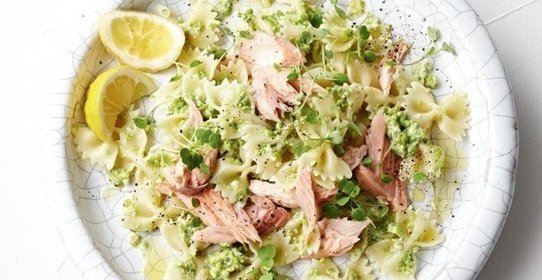 Фарфалле с копченой форелью