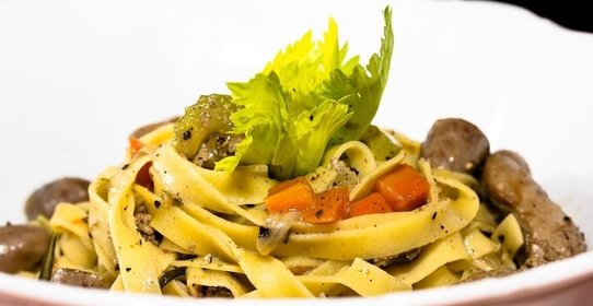 Паста с куриными сердечками и печенью