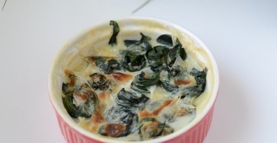 Шпинат в соусе бешамель