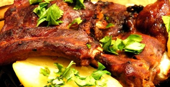 Ребра говяжьи в духовке с картошкой