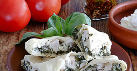 Кальцоне с цыпленком и шпинатом в мультиварке