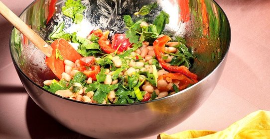 Белая фасоль со сладким чили-соусом