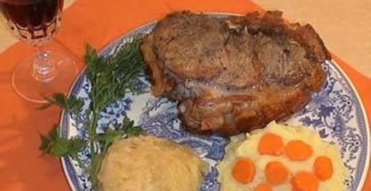 Завиванец с мультиовощным пюре и кислой тюрингской мясницкой капустой