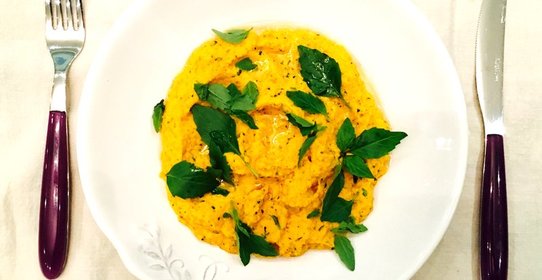 Морковное пюре с куркумой и базиликом