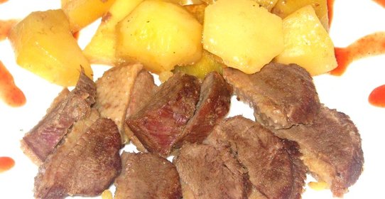 Запеченная утиная грудка с картофелем