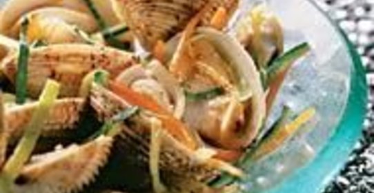 Вонголе с овощным жюльеном