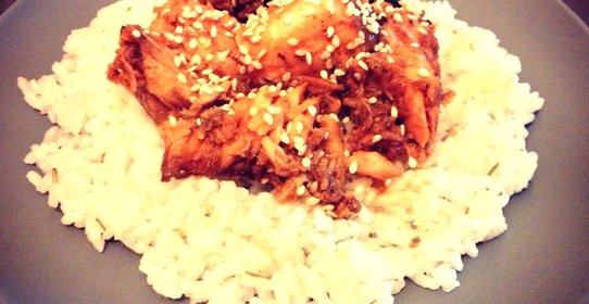 Отварной рис с семгой в кисло-сладком соусе