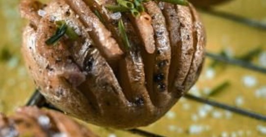 Картофель, запеченный с салом