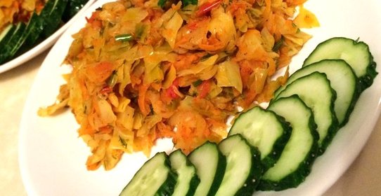 Тушеная капуста с помидорами