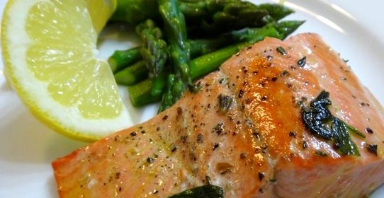 Лосось в вине