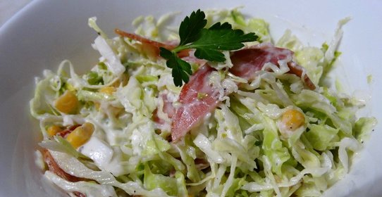 Салат с капустой и колбасой