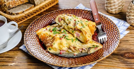 Омлет с ветчиной и шампиньонами