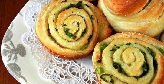 Луково-чесночные рогалики