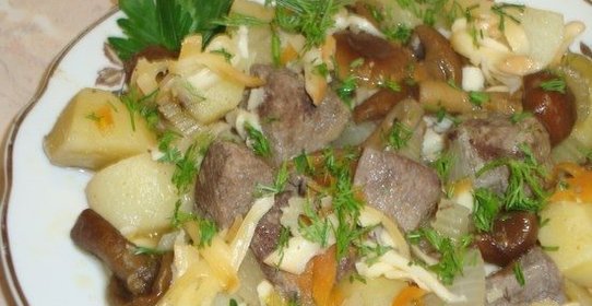 Печень говяжья тушеная