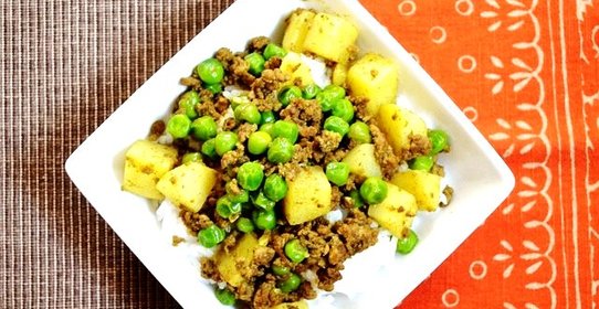 Карри из говяжьего фарша с горошком