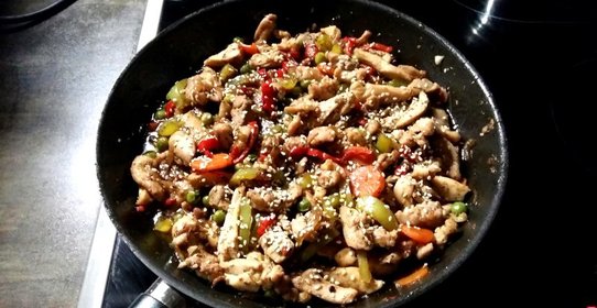 Курочка со сладким перцем и стручковой фасолью по‑восточному