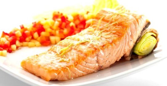 Лосось с кориандром и чесноком