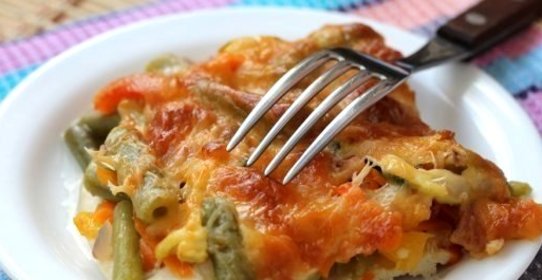 Куриный стейк под овощами и сыром