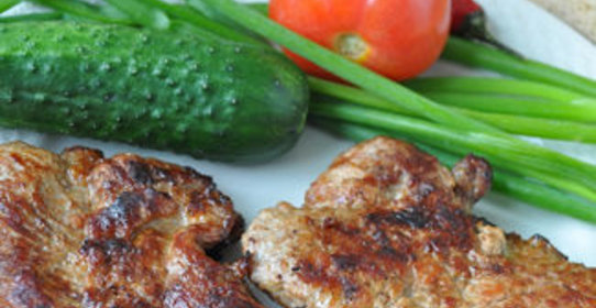 Стейки свиные в соевом соусе с чили