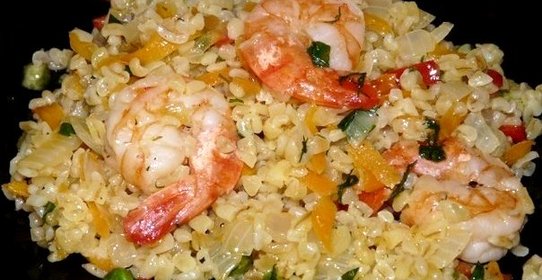 Булгур с креветками и овощами
