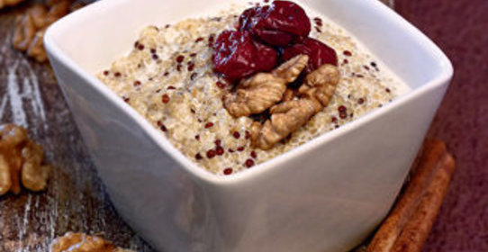 Киноа с вишней и грецкими орехами