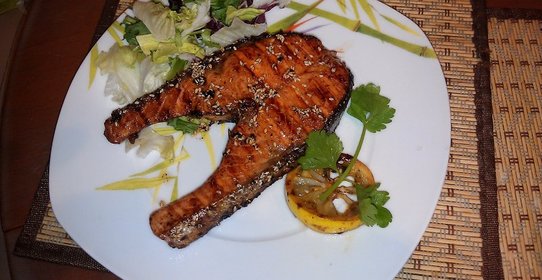 Форель с кунжутом