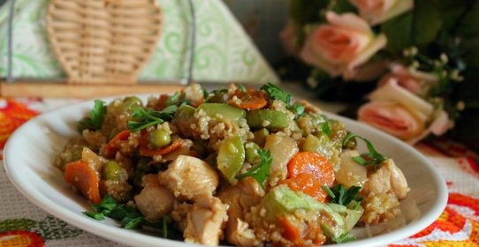 Филе куриной грудки с овощами и кускусом