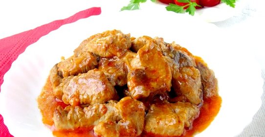 Свиная поджарка с луком и морковью