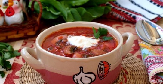 Свекольник со щавелем, фасолью и шампиньонами