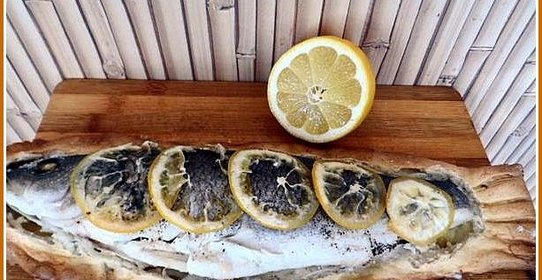 Сибас запечённый в солёном тесте