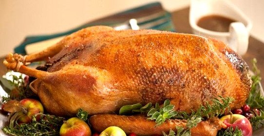Гусь с яблоками в духовке