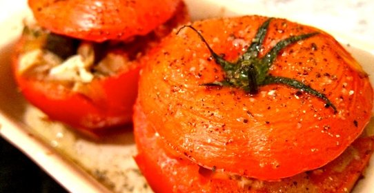 Помидоры, фаршированные курицей и грибами