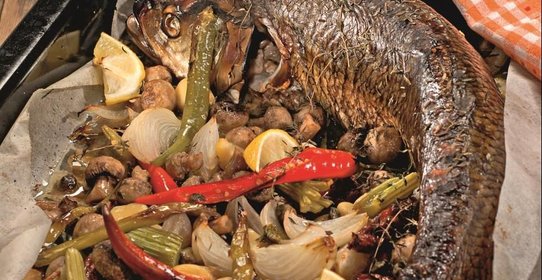 Жерех, запеченный с овощами