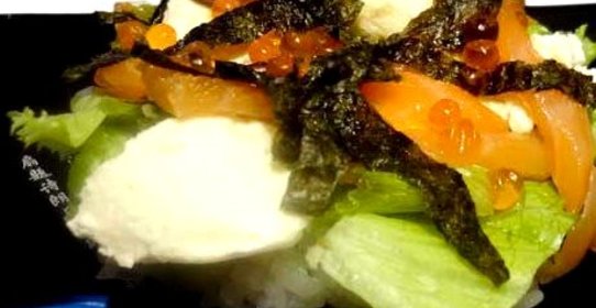 Салат с лососем и сливочным сыром