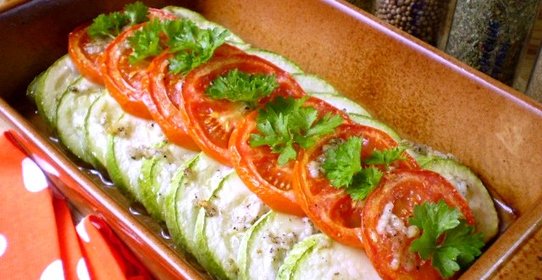 Запеченные кабачки с помидорами