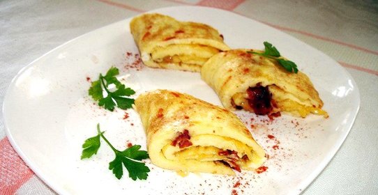 Омлет с вялеными помидорами и сыром