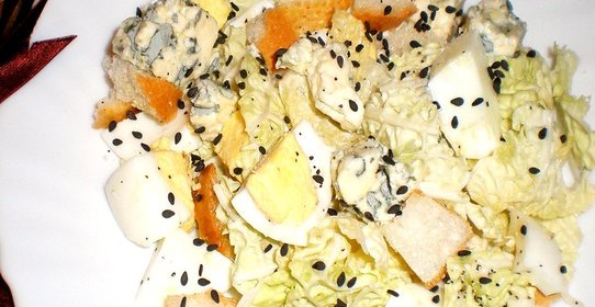 Салат сливочный с сухариками