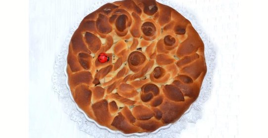 Постный пирог из дрожжевого теста с яблоками