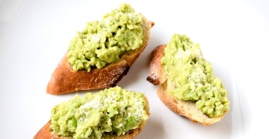 Брускетта с авокадо