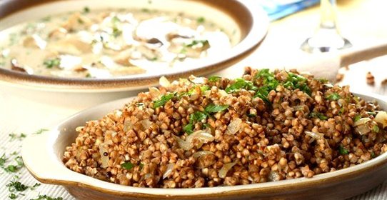 Гречневая каша со шпигом и луком