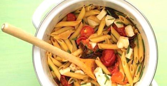 Паста с помидорами и моцареллой 2