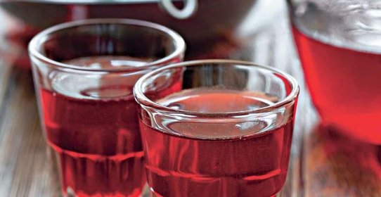 Сливовая наливка с тутовником