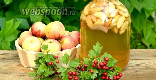 Компот ассорти из яблок, нектаринов и слив