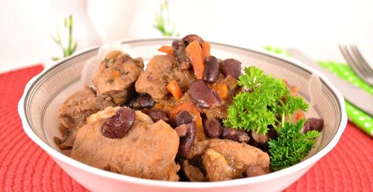 Свинина с фасолью в мультиварке