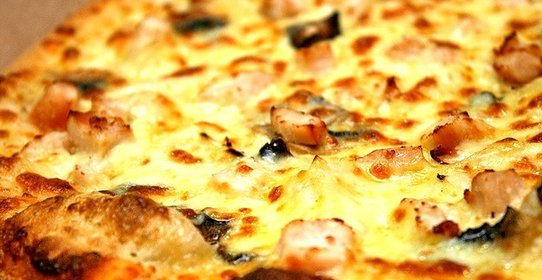 Пицца с копченой курицей